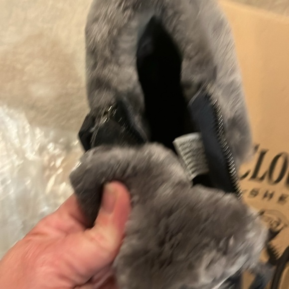 NWT size 6 gray bootie boot sneaker sheepskin interior - Picture 3 of 8